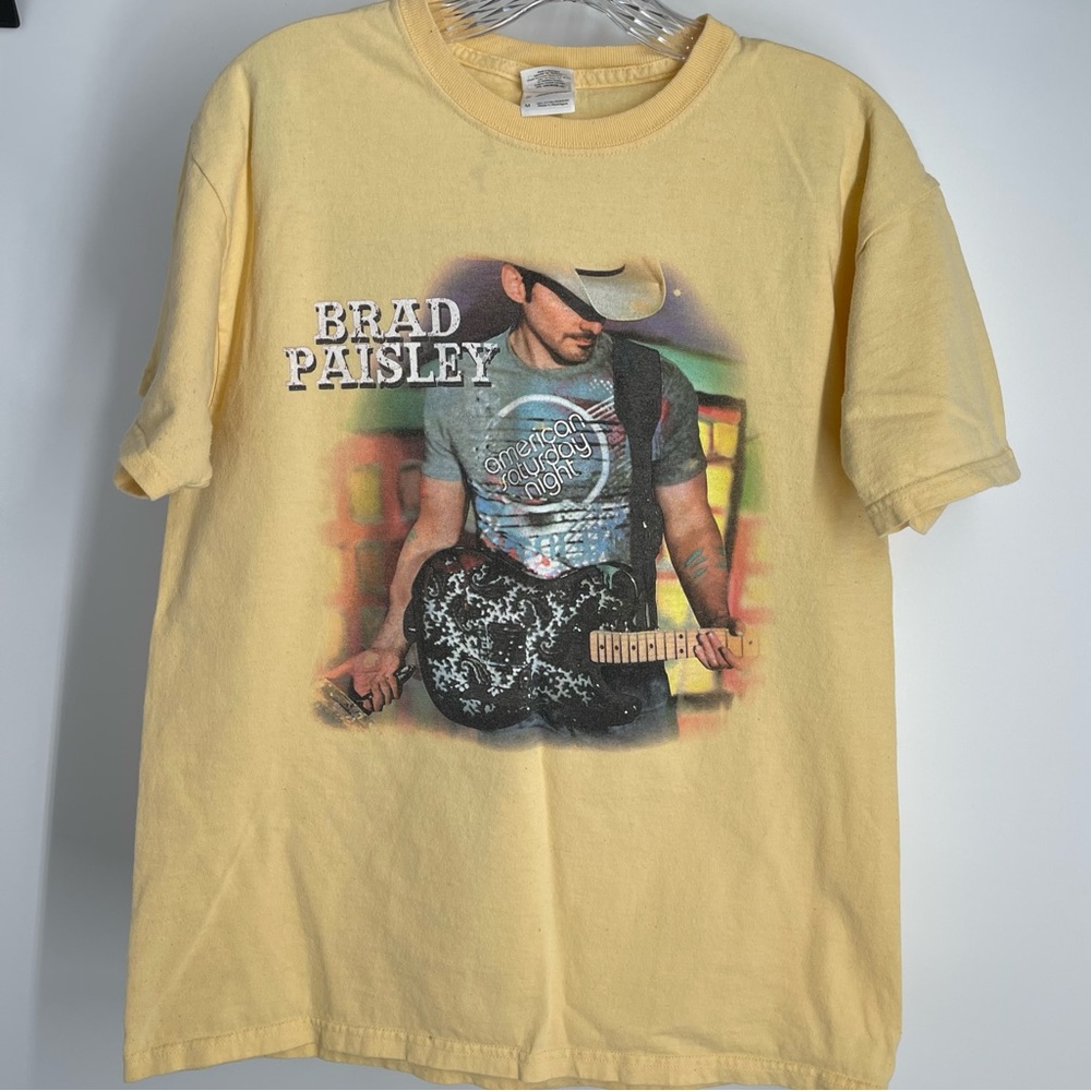 Brad Paisley American Saturday Night 2009 M yellow tour shirt